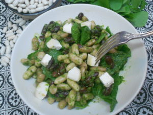 une salade équilibrée et nutritive